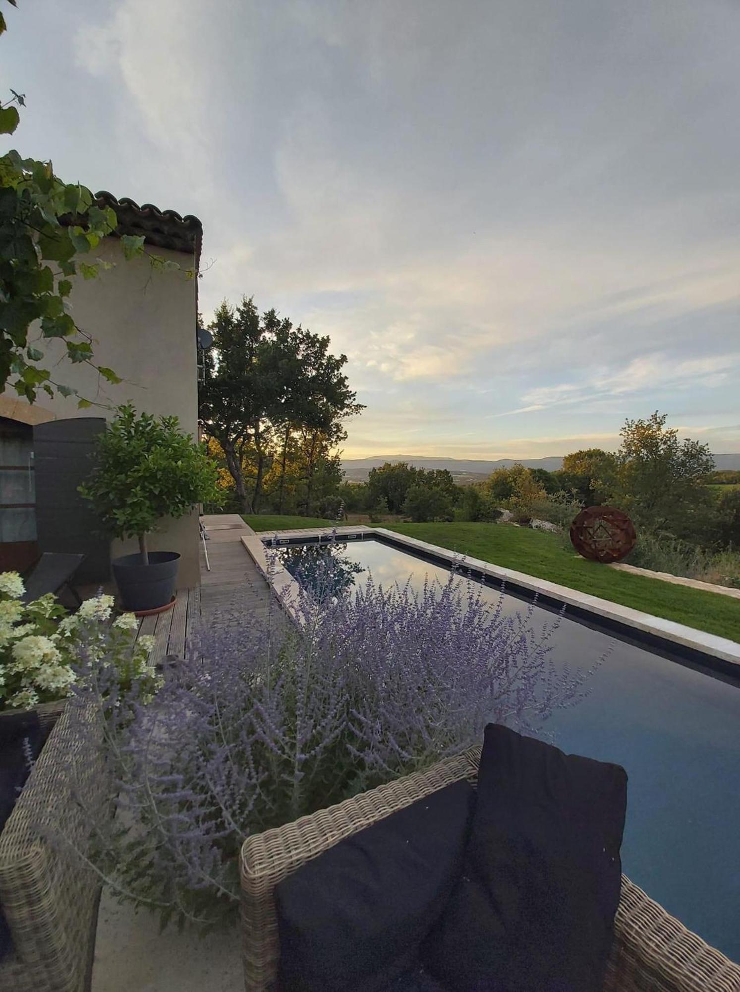 Une Sieste En Luberon Бонньё Экстерьер фото